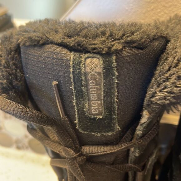 COLUMBIA woman’s black hiking boots - Picture 3 of 12